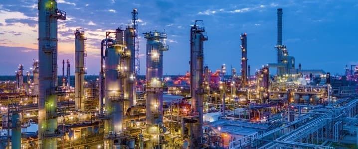 RiskEdgeSol's tweet photo. Oil Price Crash Forces Refiners To Consolidate Or Die | https://t.co/WgSJLJ3Qgf https://t.co/a24K5hpy9i #AI in #Oil and #energy can help improve efficiencies and improve profitability. https://t.co/xYRbY542tt