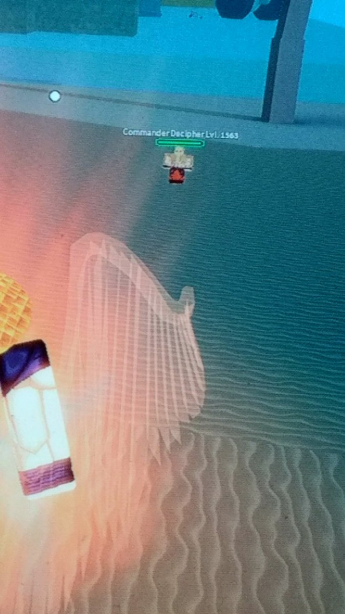 COMOLIFE1's tweet photo. @SnakeWorl Commander decipher needs a nerf his health pool it too big. me and two others faught him for 30 minutes and this is his Hp progress https://t.co/GmEWl3pTRr