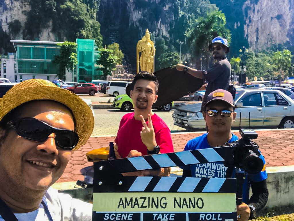 amirizwanrahim's tweet photo. One of the location we shot for #AmazingNano is Batu Caves. The reason is because of the statue behind us, because it has something to do with #Nanotechnology. To find out, tune in every Friday, 11.30am on @saluran123_beritartm or online at https://t.co/aOgj18bdTv. https://t.co/s163AKpLue