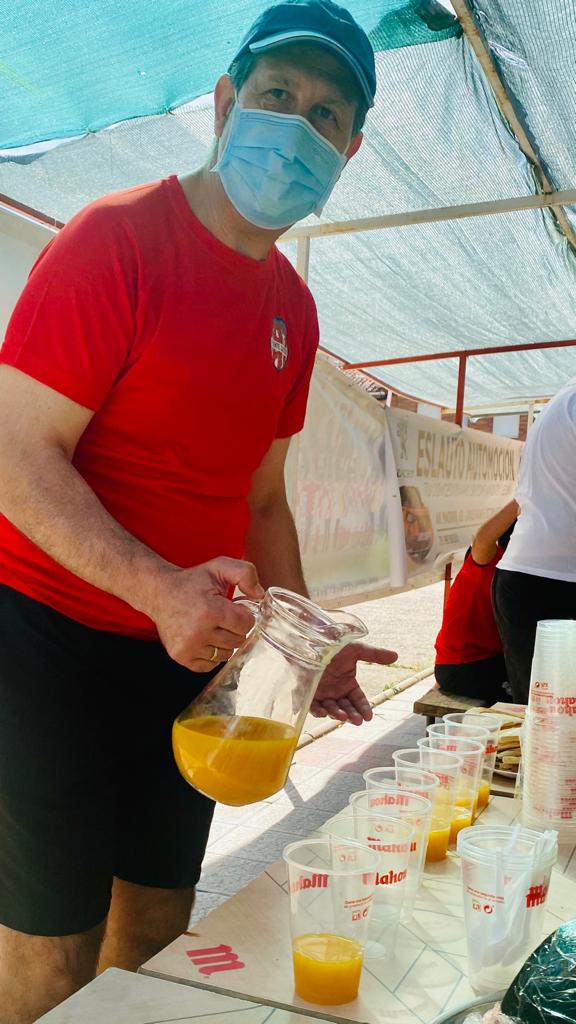 PuenteCastroFC's tweet photo. 🏆 CLUB

🕙🥣🥛 ¡Parada para coger fuerzas!

📝 Un buen almuerzo para nuestros jugadores del Turno 1.

👏🏻 ¡Gracias por su colaboración al Bar del Club, https://t.co/DTFv3jV4x2, Leche LAR y Frutas Álex!

#OrgulloArlequinado 🔴⚪
#VaPuenteVa #SomosFútbol #SomosFormación https://t.co/1J7qeehRDF