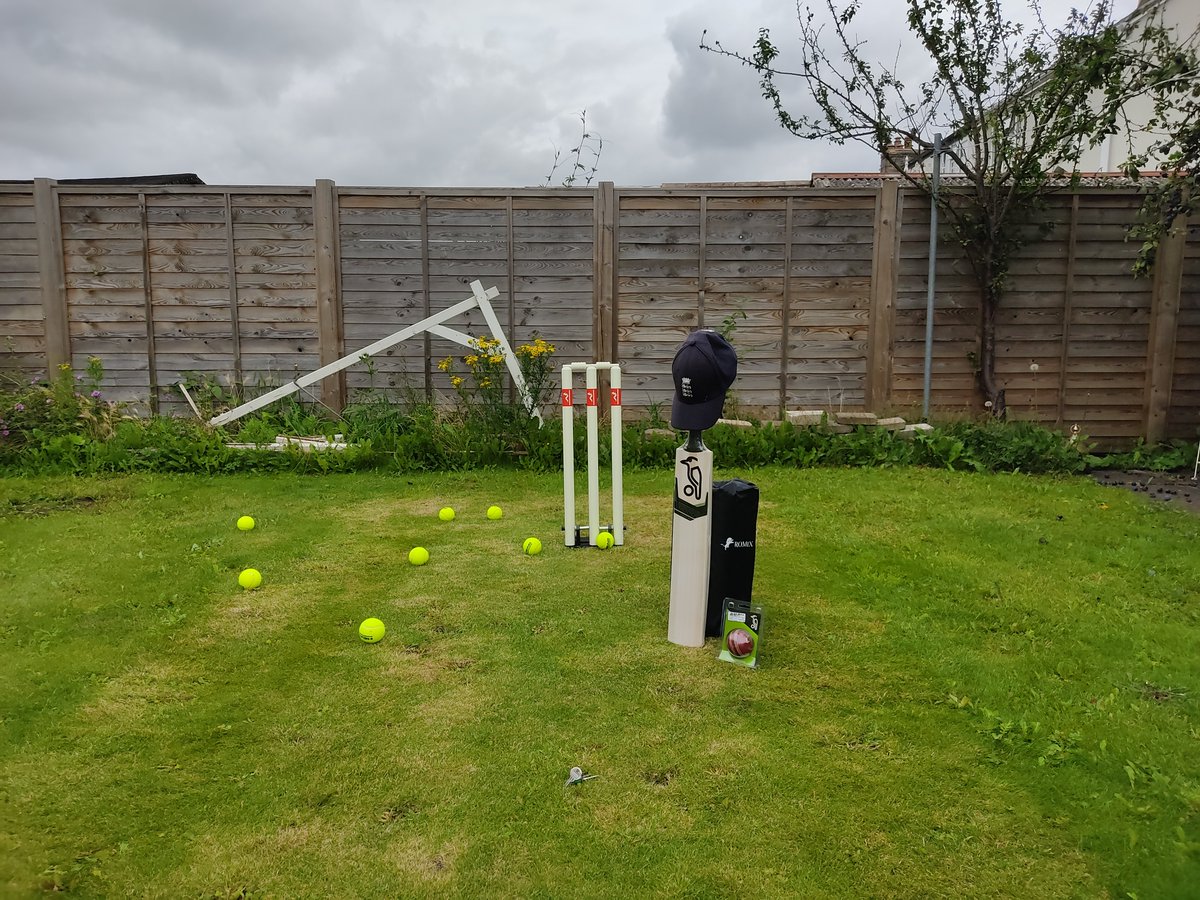 vvill_iam's tweet photo. A #fruity good morning from #Littleport #Cambridgeshire #lockdown garden #legspin bowling practice.
Looking forward to start of 2nd test #ENGvWI @EmiratesOT @bbctms @TridentSportsX @AlisonMitchell @MichaelVaughan @isaguha @philtufnell #Cricket @windiescricket @englandcricket 🏏 https://t.co/7HgAhgDqeM