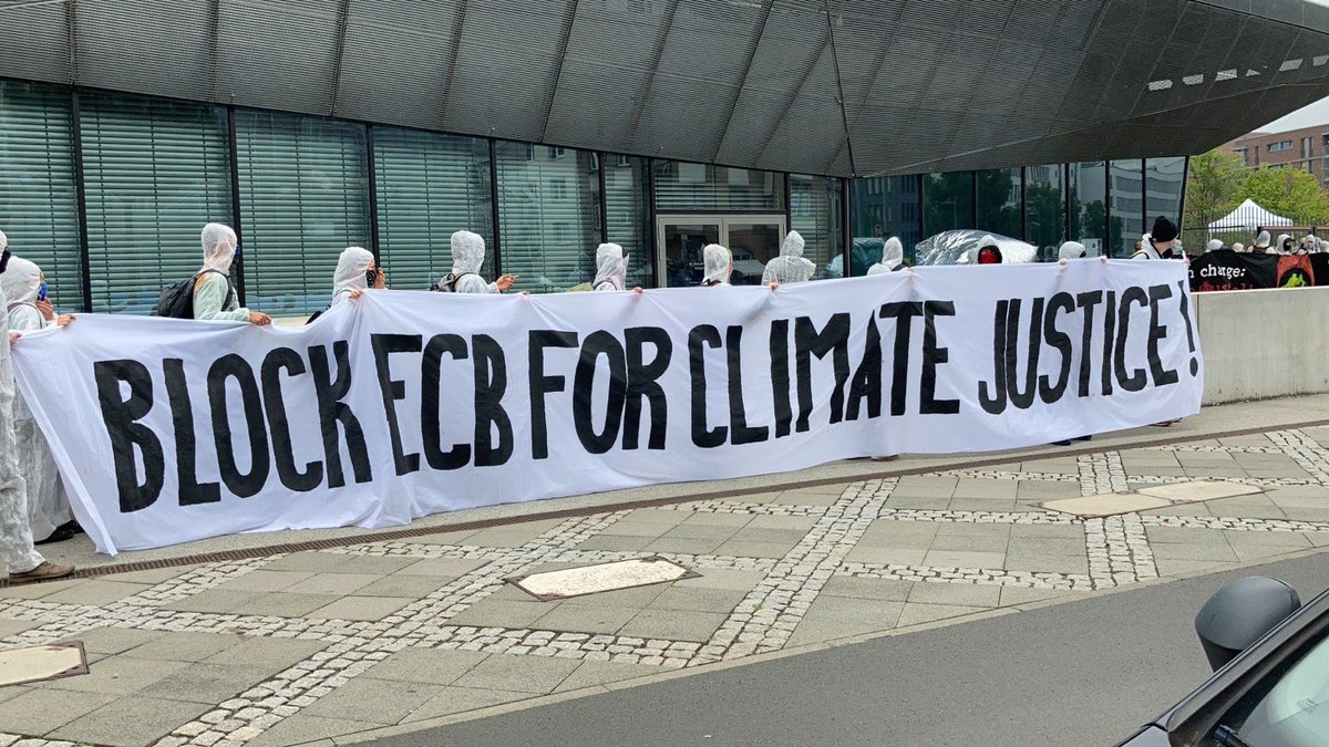 350Deutschland's tweet photo. HUGE amounts of money are flowing from the European Central Bank to some of the dirtiest fossil fuel companies in the world 😡. 

That's why activists in Frankfurt are demanding #climatejustice by blocking the ECB headquarters today! 

#RageAgainstECB #G20 
Photo: @FFF_Frankfurt https://t.co/inOmqCrtI6