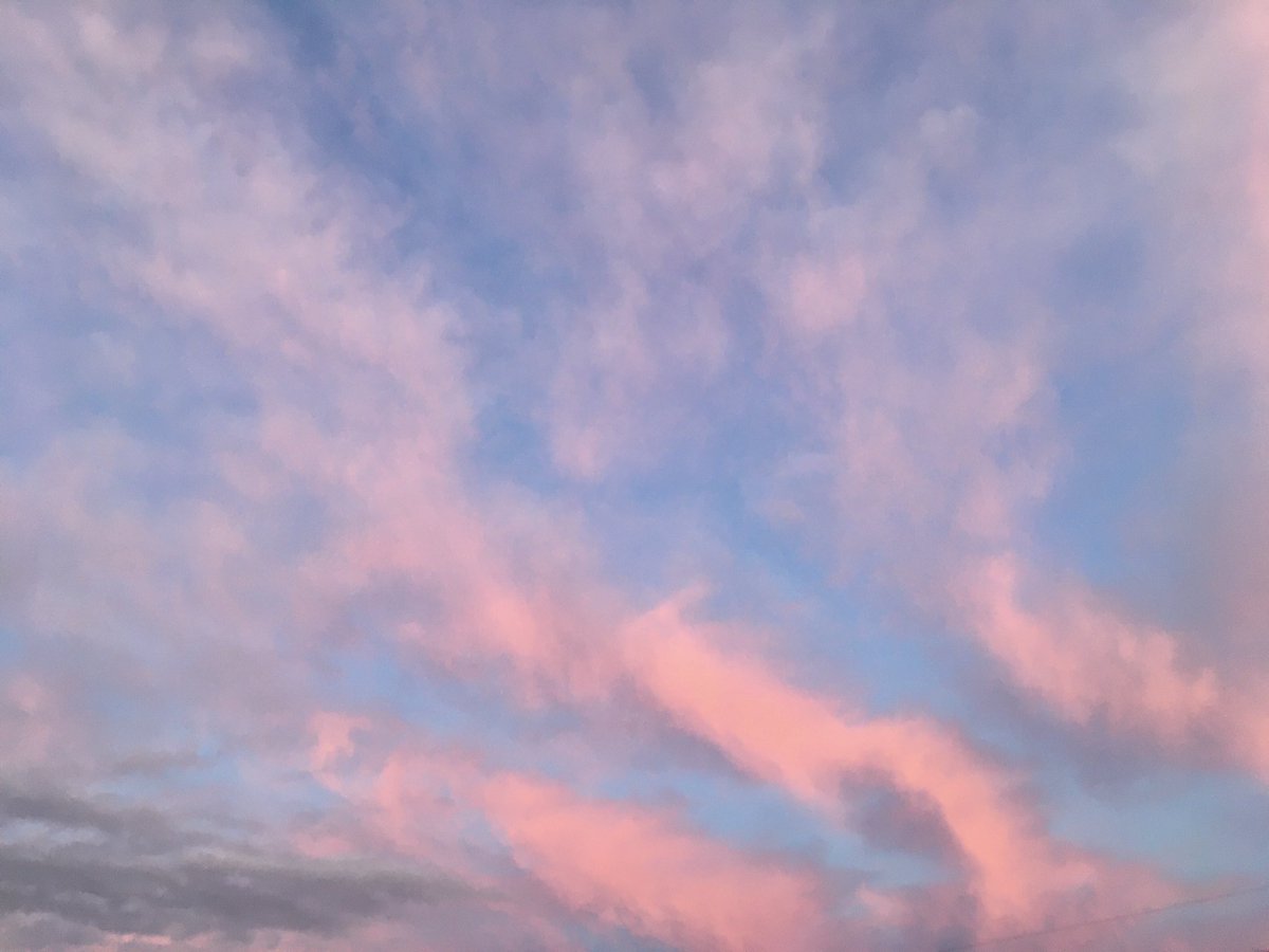 ピンク色の空