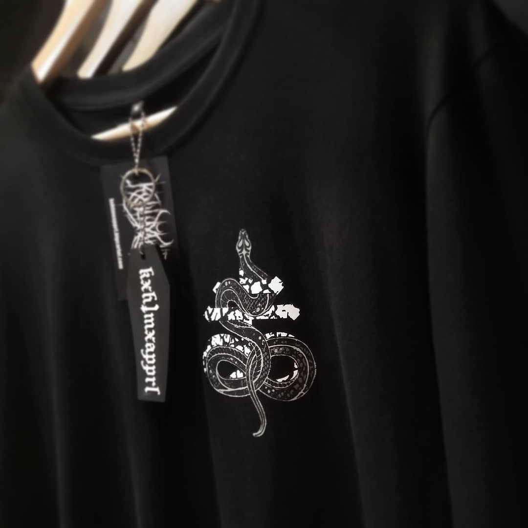 Local store
Instagram.com/kala.hitam.sto…
Official page
Instagram.com/kxhtmxapprl