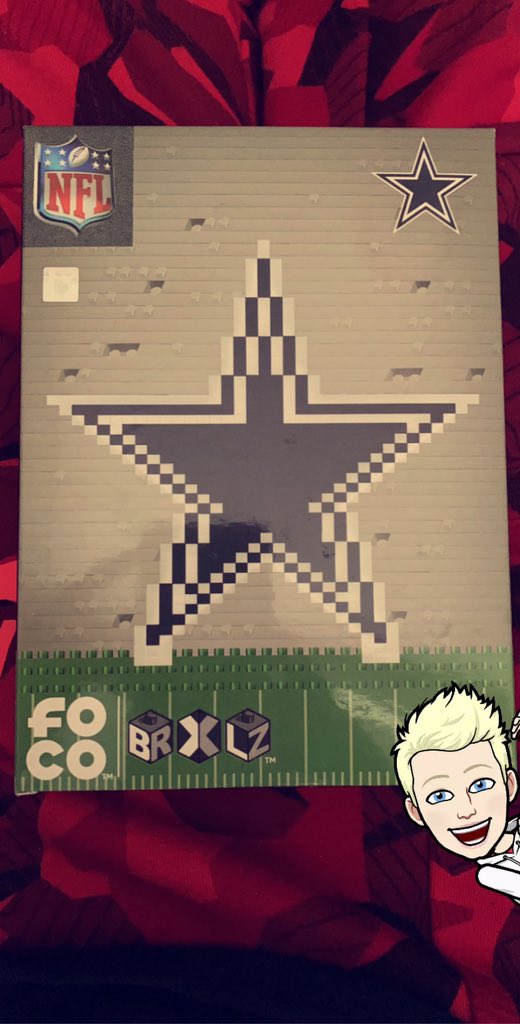 Racho07's tweet photo. When u get a delivery that you have no ider what it is because you forget your dad sed he sent you 2 things in the post, lol perfectly timed aswell since i finished the helmet one last night 😅 #DallasCowboys #tinylego #lovethese #birthday #shielding https://t.co/Il9KzTxVRR