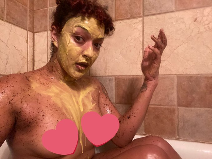Most of my skincare routine comes from the kitchen. I look like a swamp monster but my skin feels amazing<a href="/tag/newprofilepic"class="tags"><span>#newprofilepic</span></a>