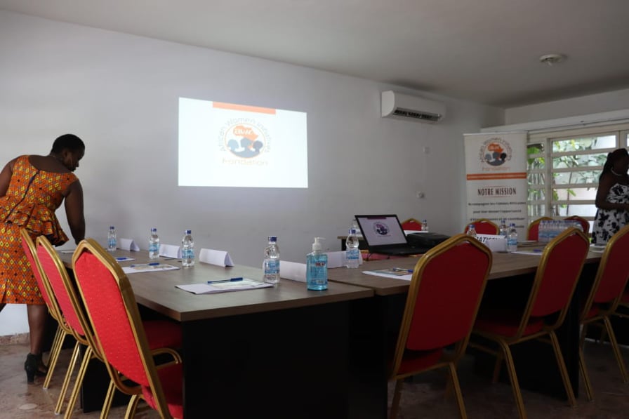 AwiFondation's tweet photo. #Awiinfos
#ProgrammeCewa

Dans le cadre de son programme #CEWA2020 qui vise 25000 femmes, la @AwiFondation multiplie les rencontres avec ses potentiels partenaires en vue de mener à bien ce programme.
#Autonomisation #womenpower #femmes 
1/1 https://t.co/fLYSounuw7