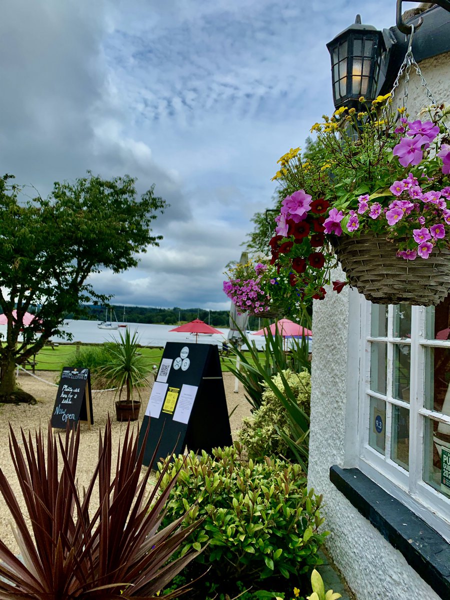 WaterEdgeInn's tweet image. Finally we’re Open 10-10.30am for morning coffee etc Lunch 12noon-4pm tea time 5.30pm-evening 8.30pm bar open dining inside or alfresco meet &amp;amp; greet in place not long to wait no reservations needed enjoy the fresh air PPE in place for ours &amp;amp; your protection....
