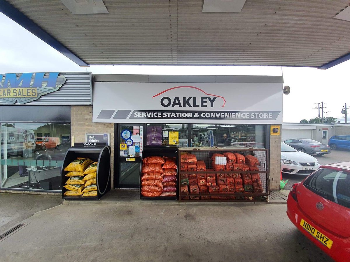 OakleyServiceSt's tweet photo. Thanks to the team at Cre8ive Graphics! We're over the moon with our sign and think it looks wonderful! #sign #shoplocal #SmallBusiness # https://t.co/d6OkdPXrbK
