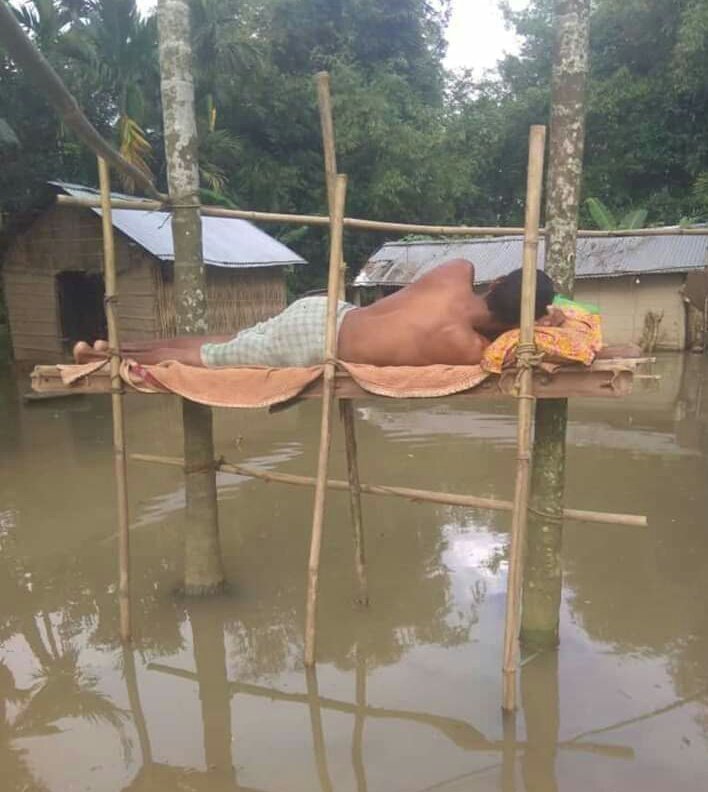 gpranjalprotim's tweet photo. *27 districts Flooded

*The Entire Brahmaputra Region including Kaziranga National park Has been Submerged

*Death toll reaches to 76

*Lives of 22 lakh people have been affected

#AssamFloods2020 https://t.co/fWdBRFfNS7
