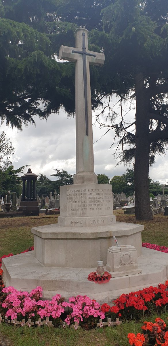 BBTLLP's tweet photo. #PicOfTheDay #Rippleside #Cemetery #Barking & #Dagenham #Essex #Englnd. Standing easy here are 213 men from both #WW1 & #WW2. Buried amongst them is #VictoriaCross holder Job H C Drain, #RFA. He was awarded his #VC alongside two others for actions in #LaCateau #France in 1914. https://t.co/PCAzGOuCWi
