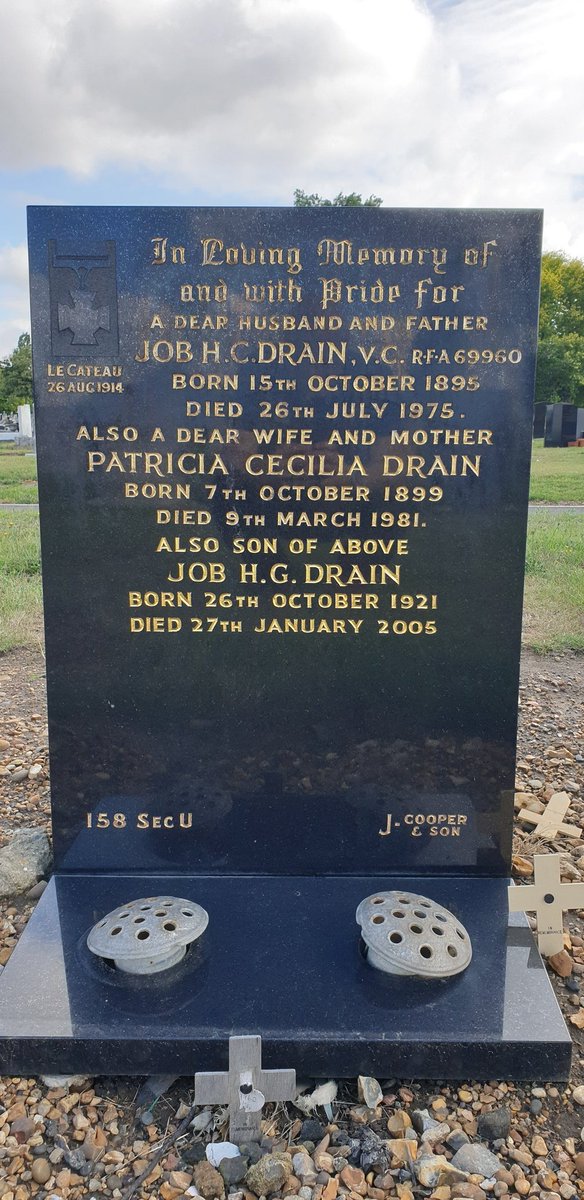 BBTLLP's tweet photo. #PicOfTheDay #Rippleside #Cemetery #Barking & #Dagenham #Essex #Englnd. Standing easy here are 213 men from both #WW1 & #WW2. Buried amongst them is #VictoriaCross holder Job H C Drain, #RFA. He was awarded his #VC alongside two others for actions in #LaCateau #France in 1914. https://t.co/PCAzGOuCWi