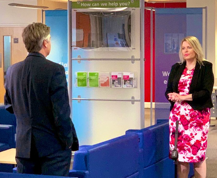 mimsdavies's tweet photo. Gr8 to chat to our @DWP team in #Kennington this am about wider reopening of our jobcenters, boosting our work coach numbers,youth hubs & expanded youth offer & #Kickstart programme #PlanForJobs +how we can shape a green recovery & really boost confidence-joined by @andybell5news https://t.co/CWuMXfgMVc