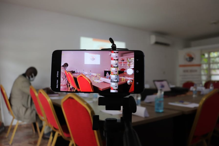 AwiFondation's tweet photo. Ce matin, Awi organise une table ronde.
Objectifs: Aborder les sujets liés à la résilience des femmes face à la #Covid19 
 @ONUFemmes Femmes UNITEC  @CI_EmploiJeunes  @sivop_sa @groupepatisen  @unacoopec @RAOUDAFINANCE @fdfpciofficiel  , CCI, SSCO, Carré d'or UNITEC,UVICOCI, 
2/2 https://t.co/6rLjTr7ZcI