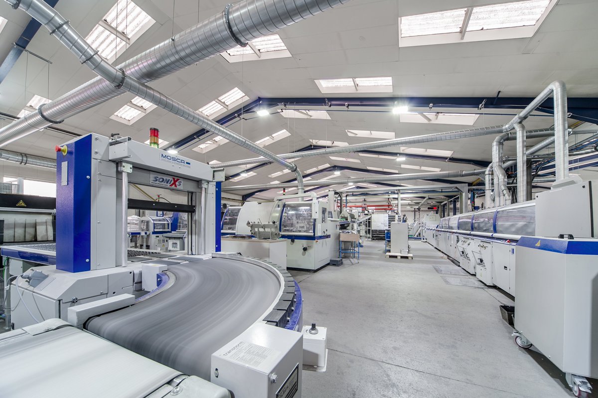 PrecisionColour's tweet photo. * IMMEDIATE START *
A fantastic opportunity has arisen for a Bindery Operator within our Stitching department. Successful applicants can look forward to a vibrant working environment. For more information contact Mick Hamilton, Bindery Manager, mhamilton@pcpltd.net https://t.co/VWfPfPKtXj