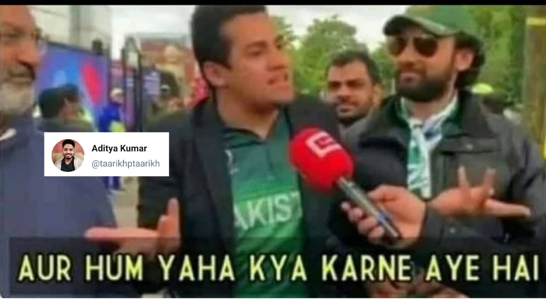 aaaditya24's tweet photo. Supreme Court guards : " Please don't take photos with the building! "

*Le Interns : https://t.co/L90dmV3oxw