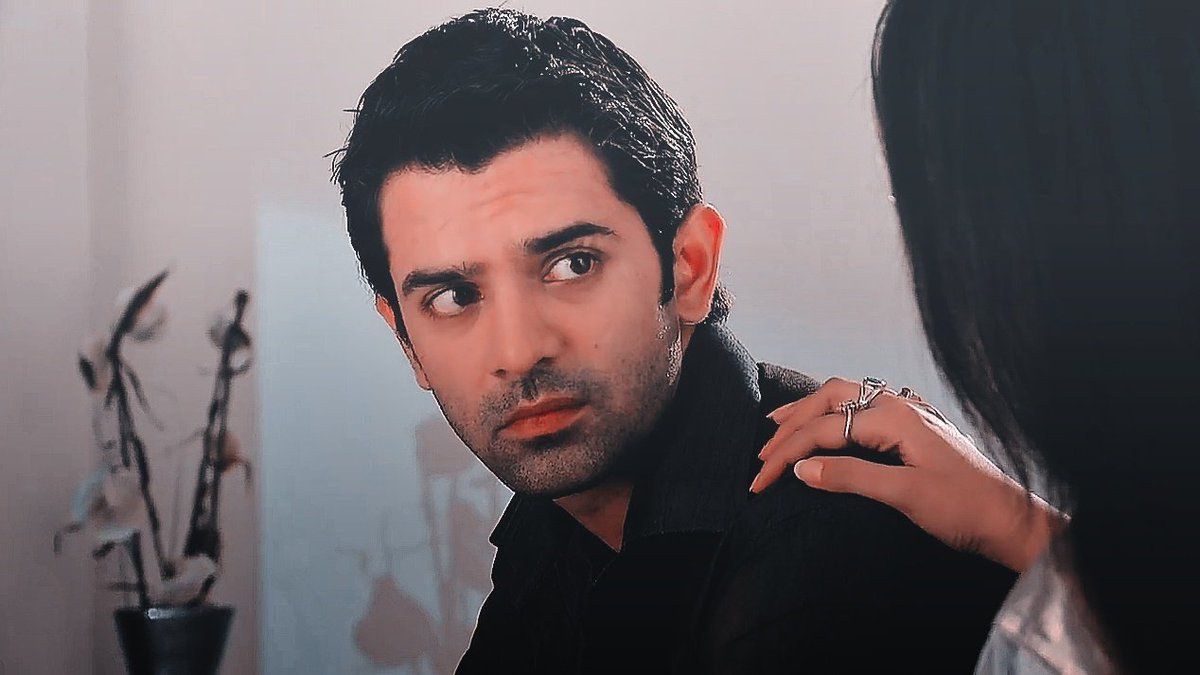 The scratch​ on his palm reminds of everything he did with khushi, Worry is clearly written on his face for her 😍

#Arshi #RabbaVe #IPKKND
#ArnavSinghRaizada #BarunSobti