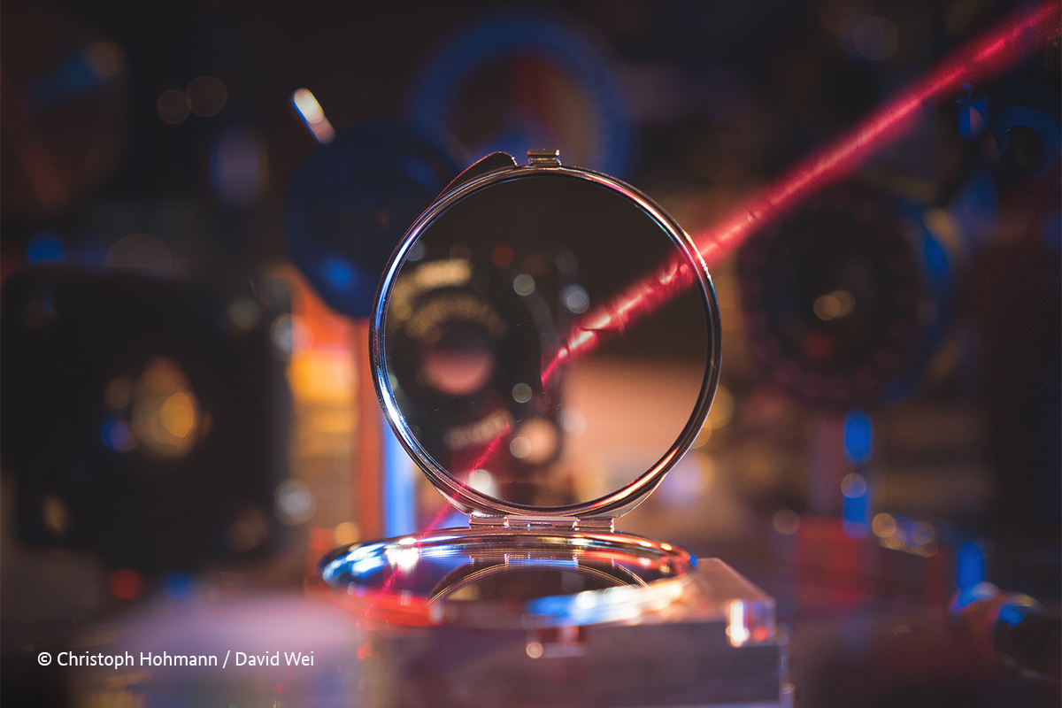 bmftr_bund's tweet photo. Leichtester Spiegel der Welt wirft neues Licht auf Quantenphänomene: Physiker am Max-Planck-Institut für #Quantenoptik haben den Spiegel konstruiert, indem sie wenige 100 Atome in einem Gitter aus Laserstrahlen anordneten 👉 https://t.co/jIbfOSOlTN @maxplanckpress https://t.co/HCCTZbillU