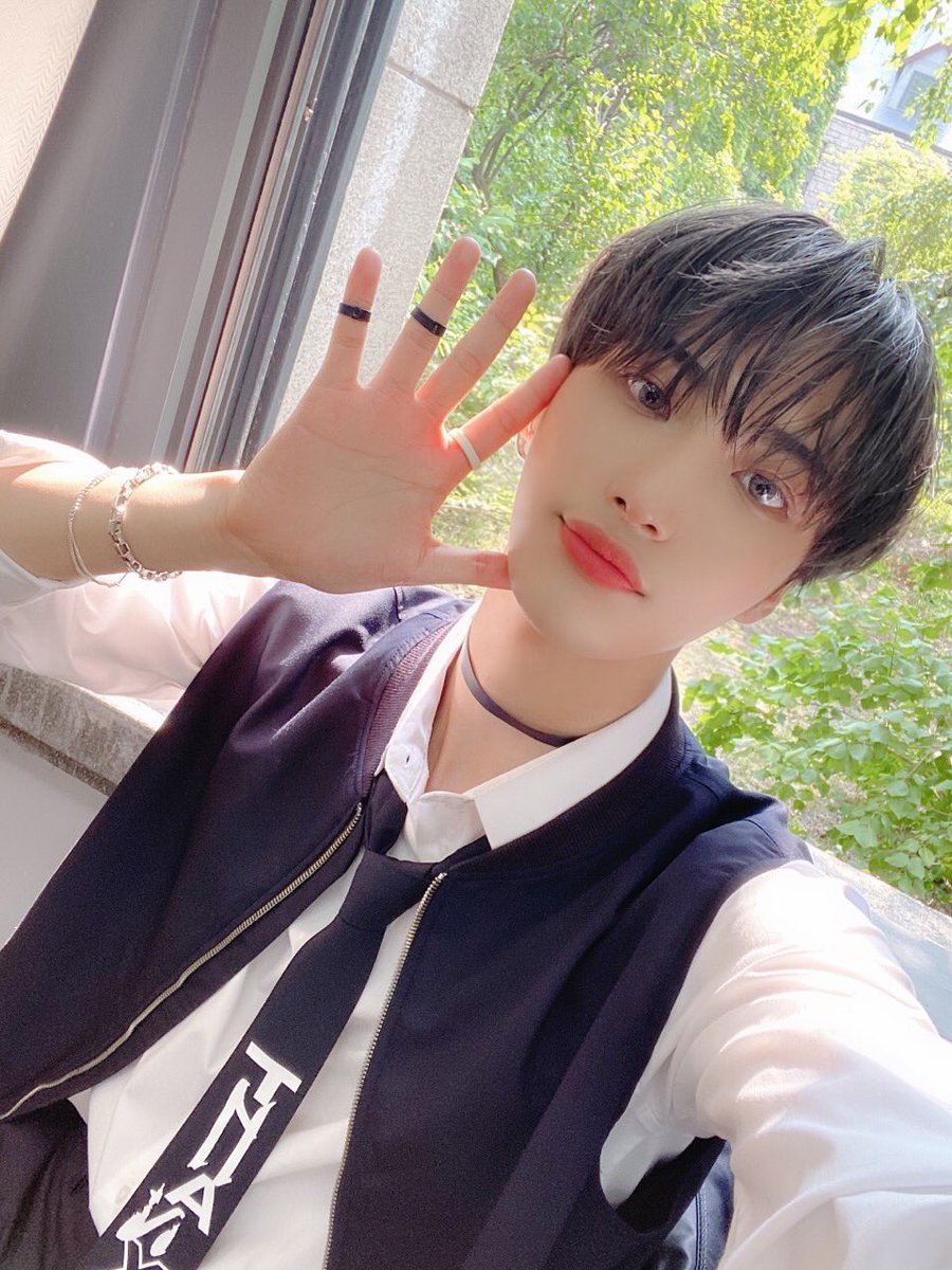 SeonghwaFR's tweet photo. TWITTER | 16.07.20
→ @ATEEZofficial 

"[#SEONGHWA] Atiny, qui me manque~ Avez-vous déjà mangé? 
Assurez-vous de manger vos repas~❤️❤️
#ATEEZ  #에이티즈 "

🇬🇧 Worldwideatiny 🇫🇷 seonghwaFR https://t.co/y1L7WV82Po