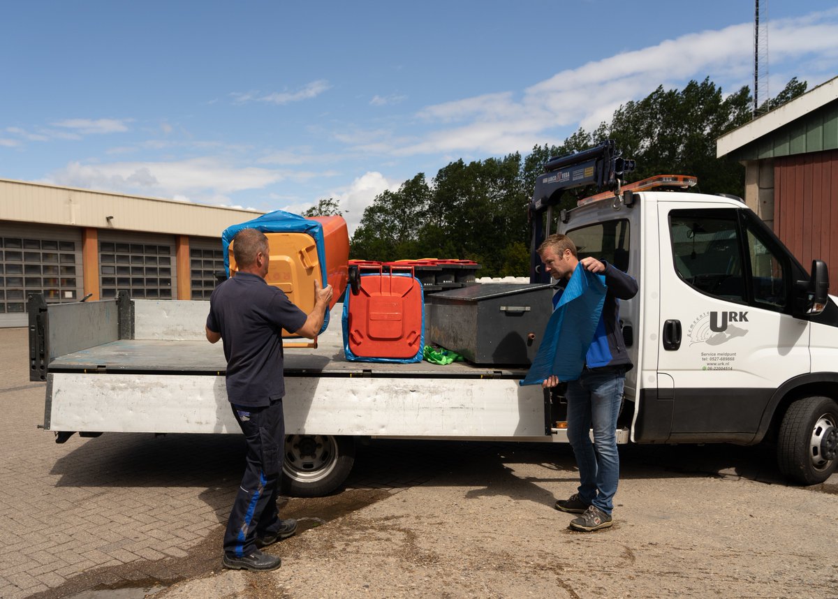 Wij zoeken 2 medewerkers wijkbeheer.  Ben jij voor ons het zichtbare aanspreekpunt? Als medewerker wijkbeheer ga je aan de slag in de wijk, op de begraafplaats en de sportvelden. Meer informatie over deze vacature vind je op urk.nl/vacature-2-med… @Wijkbeheer_Urk