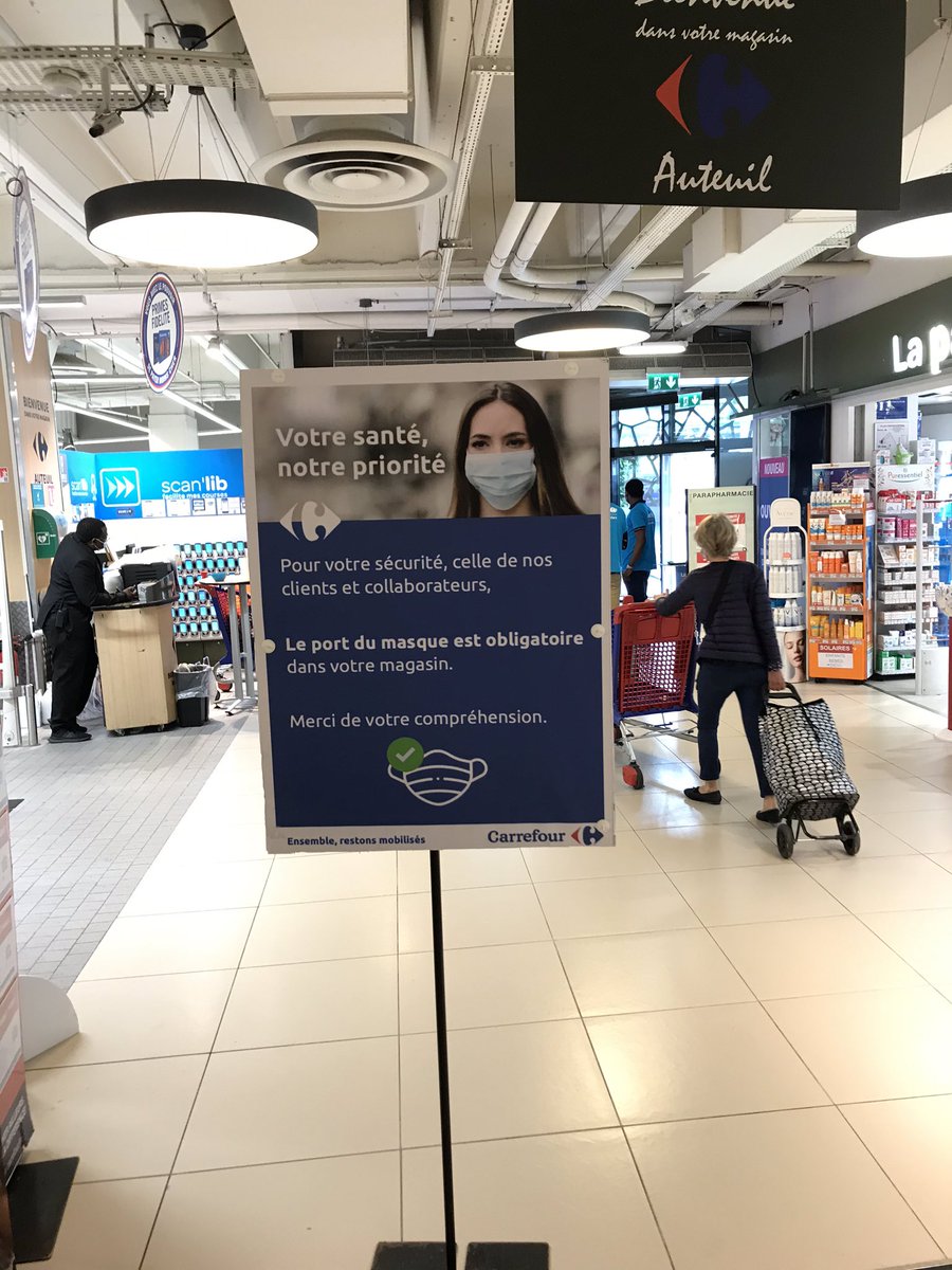 laurentgillo's tweet photo. @CarrefourFrance @GroupeCarrefour 
Le dire c est bien
Le faire respecter c est mieux
Encore plus ou moins 10 personnes ce matin au Carrefour Auteuil sans masque
On montre son sac en entrant au vigile, il peut aussi dire qu on ne rentre pas sans masque
#onveutpasdedeuxiemevague https://t.co/ijPPd2dl3L
