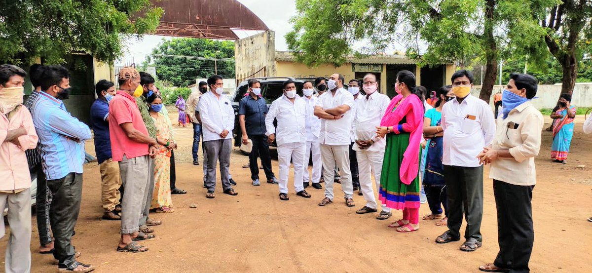 AdarshSindhu's tweet photo. Today distributed safety kits along with MLA Mahipal Reddy Garu to GHMC workers, kept meeting with non veg shop owners which are on lig road sides and asked them to shift their shops to #Raithubazaar from Sunday as foot path is being constructed. @KTRTRS @bonthurammohan https://t.co/Tu0GSrwLTF