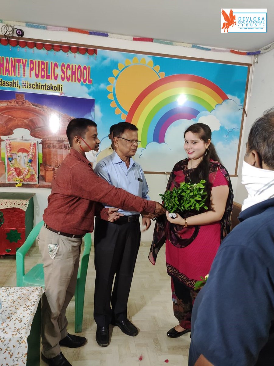 LokaDev's tweet photo. Students Felicitation for 100% CBSE Exam Results in Dr. Dev Mohanty Public School - July 2020

#Students #cbseresults2020 #CBSEBoardExams2020 #Odisha https://t.co/gucBpINpGz