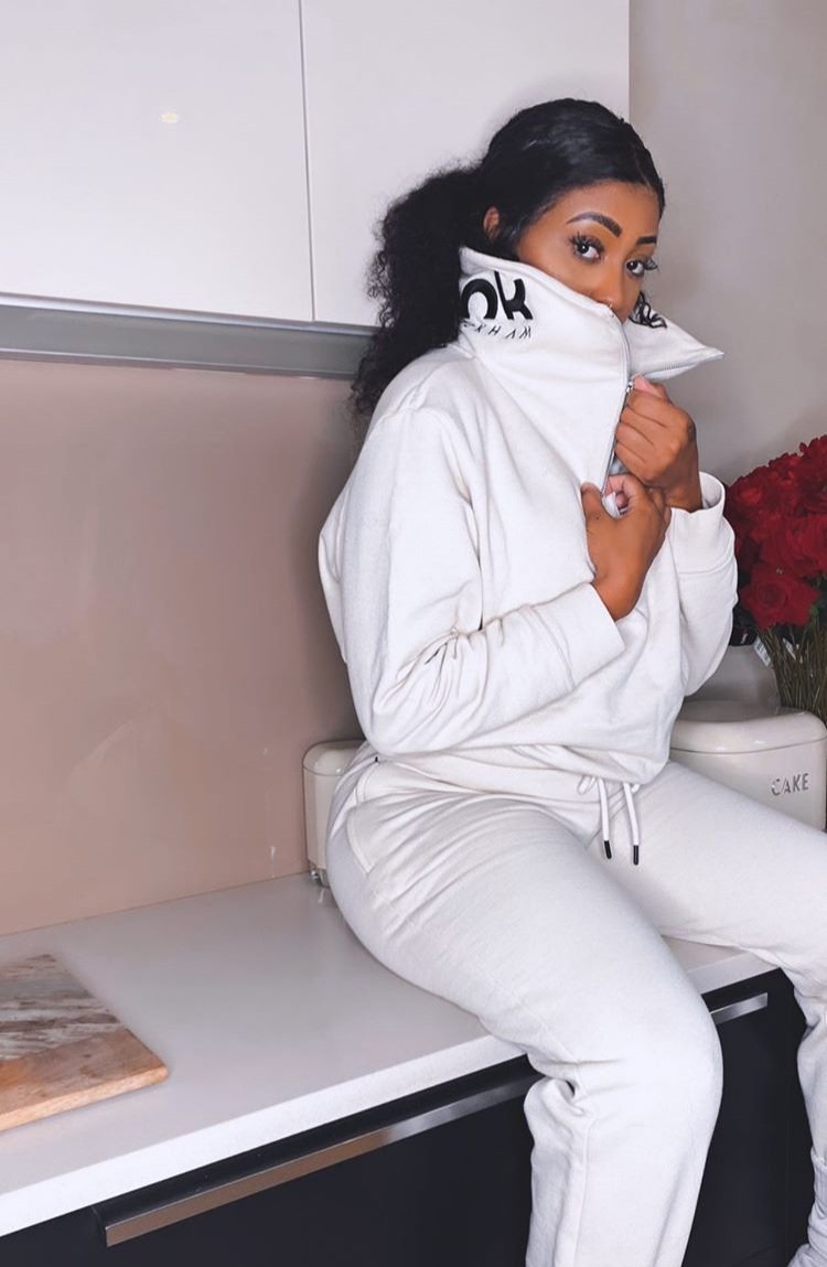 Bragga_Brigade's tweet photo. Bragga @Nadia_nakai in #VeeBok is absolute flames 😍🔥 bringing on the heat during these cold winter days! 💣💥 https://t.co/bAqMUNG8Fm