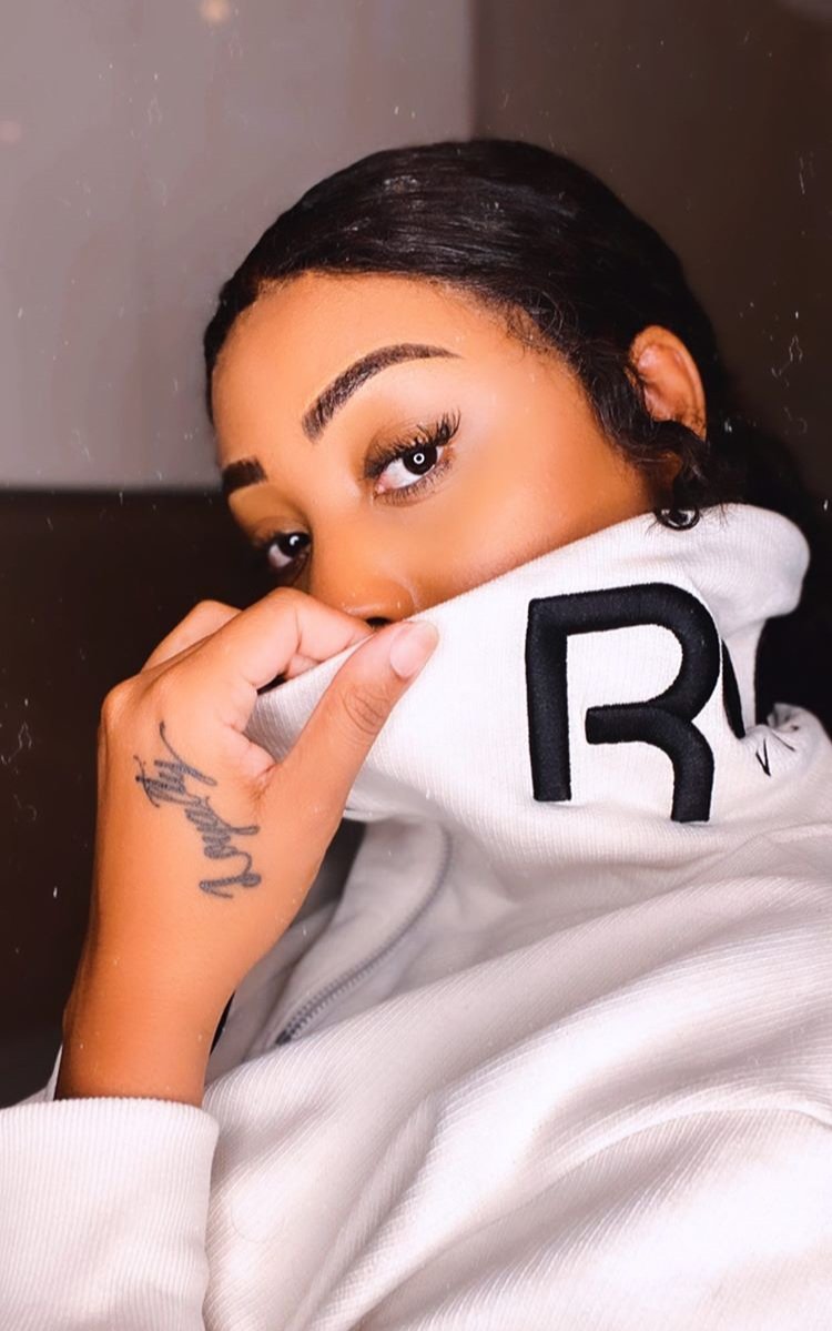 Bragga_Brigade's tweet photo. Bragga @Nadia_nakai in #VeeBok is absolute flames 😍🔥 bringing on the heat during these cold winter days! 💣💥 https://t.co/bAqMUNG8Fm
