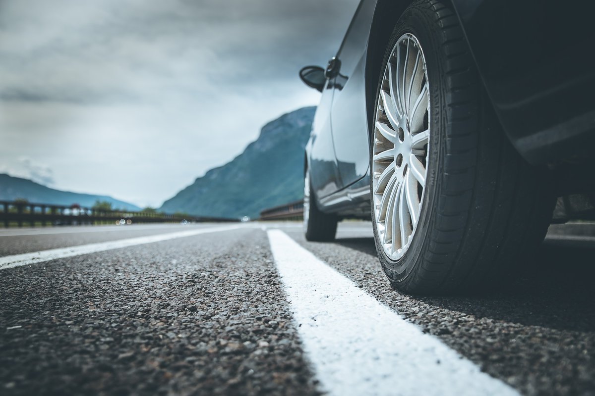 IAMRoadSmart's tweet photo. With travel restrictions being gradually eased as the country emerges from #COVID19, IAM RoadSmart has published a new safety guide to help businesses get their employees back on the roads as safely as possible. #IAMMovingForward #DrivingBackToBusiness https://t.co/uf20wZWd7t https://t.co/2xEgRViBhW