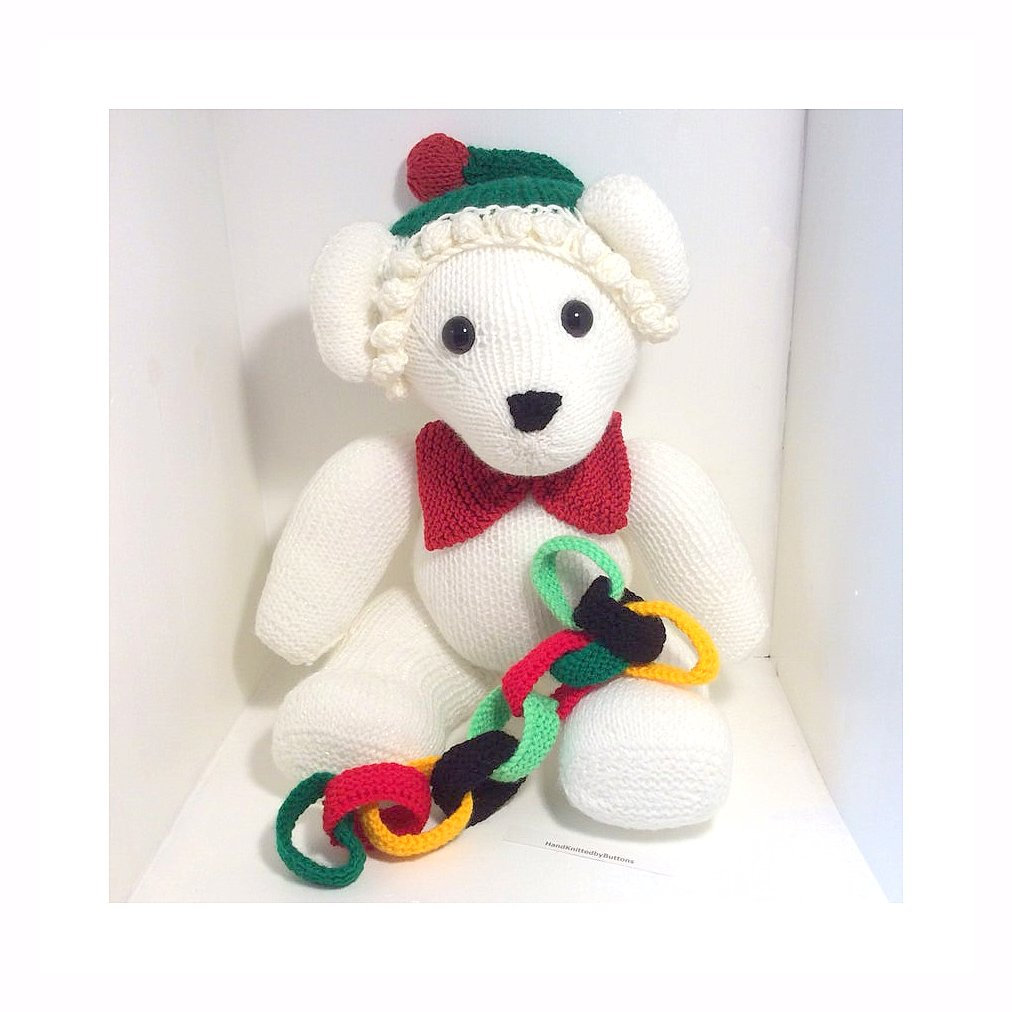 QuiltsforDreams's tweet photo. https://t.co/PMPA4lnwu7  Really love this, from the Etsy shop HandKnittedbyButtons. https://t.co/GEgLsg4TgI #etsy #whiteteddy #christmasteddy #largeteddy #xmasteddy #ChristmasCountdown #baby'sfirstChristmasinJuly #Babyshower #Christmasbaby https://t.co/bC1j4JRPSC