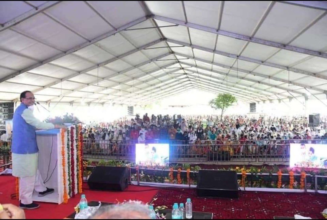 samarthjoshiinc's tweet photo. Is @BJP4India @ChouhanShivraj Are Anti-Corona?
Like They Are Anti-Corruption?
#FuckSocialDistancing
#WeWantMLA https://t.co/5WmTGNxuhB