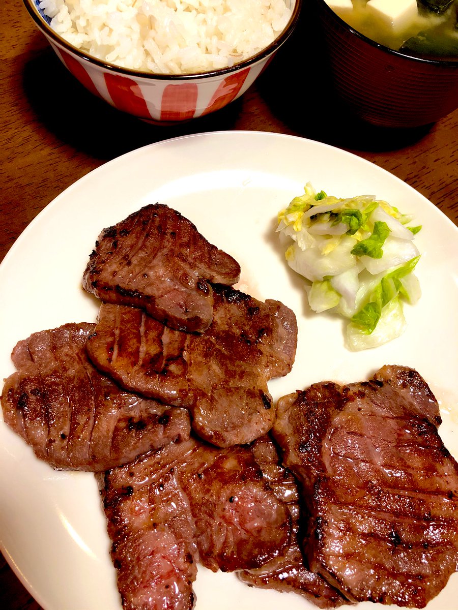 家族が出張先から送ってくれた牛タンと 牛タンもらえなくてつぶれたねこたん 乳川りんこおおおのイラスト 家族が出張先から送ってくれた牛タンと 牛タンもらえなくてつぶれたねこたん 乳川りんこおおおのイラスト