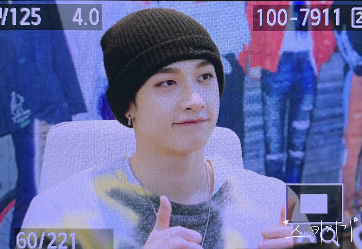 Stray_Kids's tweet photo. [스키지기]
PREVIEW 200716 #방찬 #BangChan
<GO生> VIDEO CALL EVENT

#StrayKids #스트레이키즈
#GO生 #GOLIVE
#神메뉴 #GodsMenu
#Easy
#YouMakeStrayKidsStay https://t.co/J7TYySAdoV