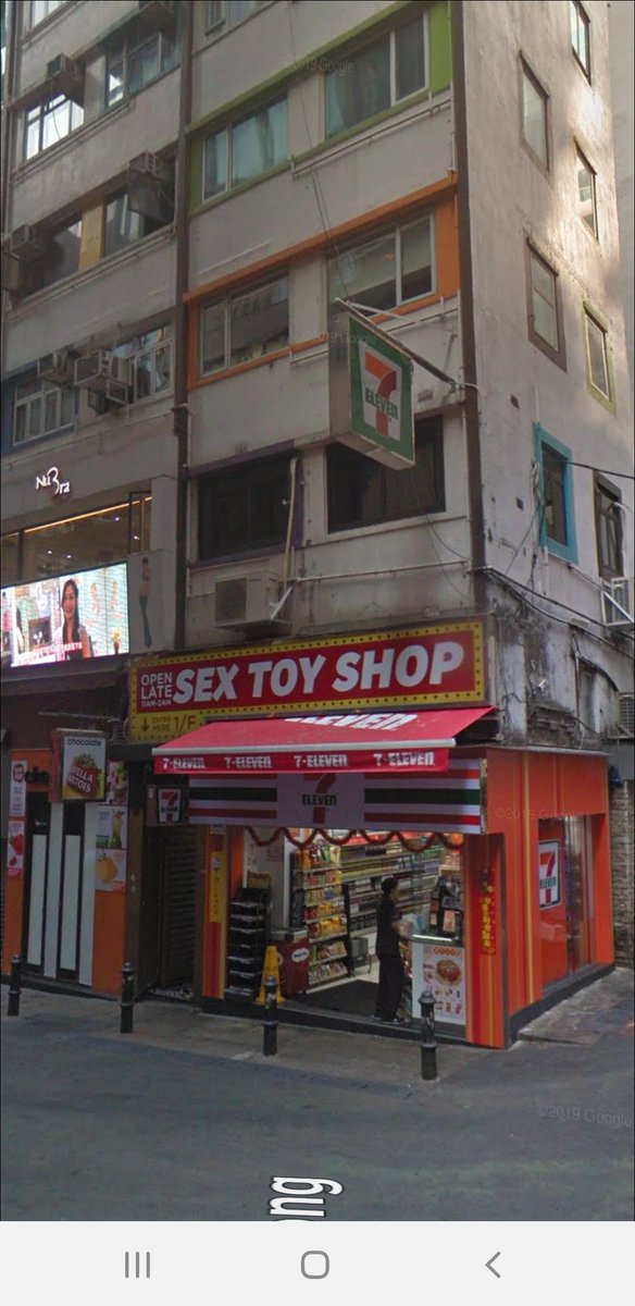 미드나잇 익스프레스 영화개봉 그 후로 외관도 한번 바뀌고 주인은 계속 바꼈지만 샌드위치바로 운영되다가 08년경에 쥬얼리샵으로 변경 09년부터는...