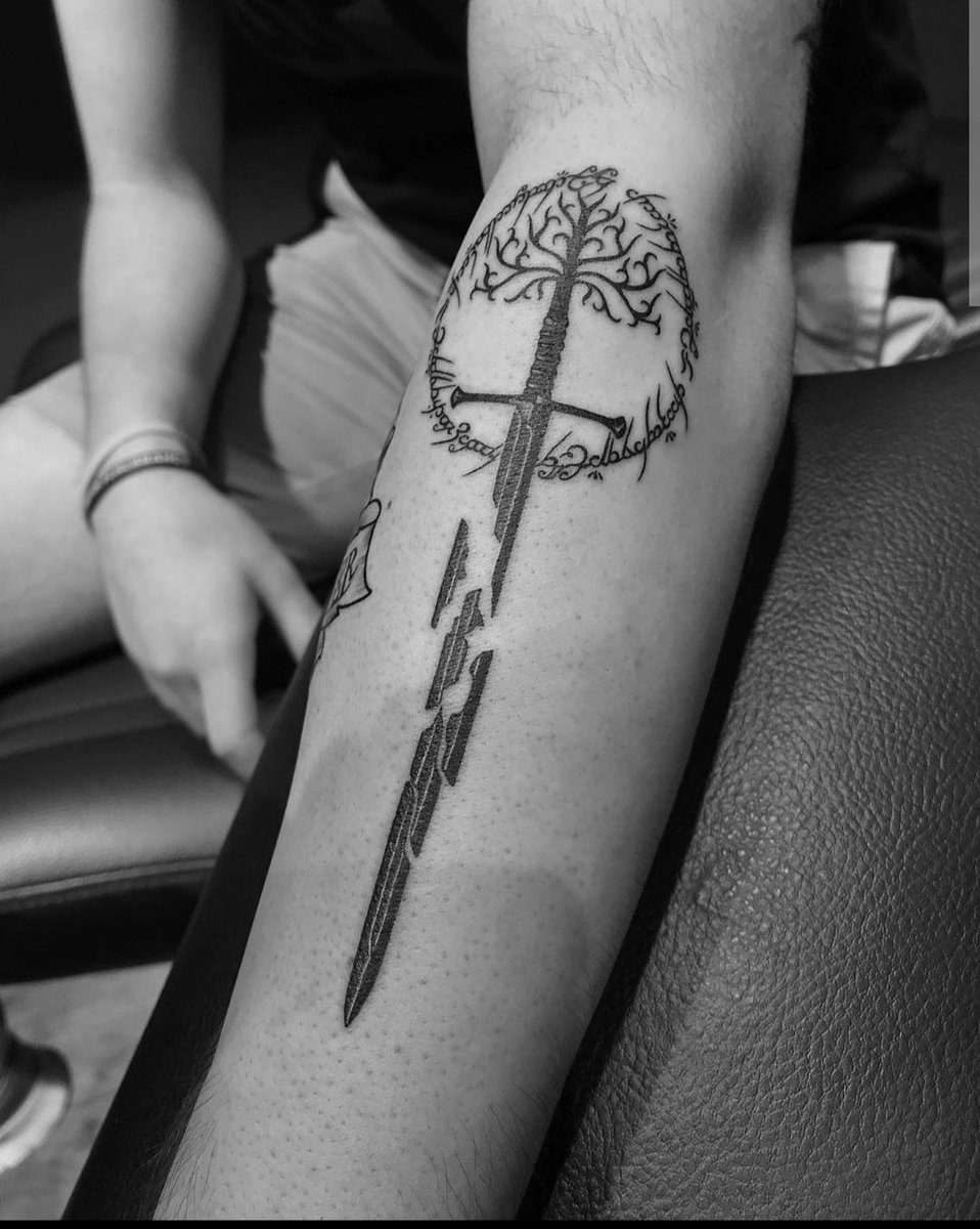 hulusaltintac's tweet photo. Renewed shall be blade that was broken,
The crownless again shall be king. https://t.co/jcvvpD4EqR