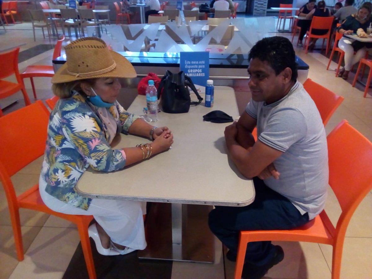 AnaConcomindaba's tweet photo. Siempre es importante para @lideresasdel
#Ecuador trabajar de la mano con sectores valiosos que aportan a la economía del país en el área: Textil, Limpieza, Metalmecánica, en reunión con #Edgarlopez líder de @eps_red tratamos temas vitales de la Economía Popular y Solidaria. https://t.co/nPbfHNJOIY