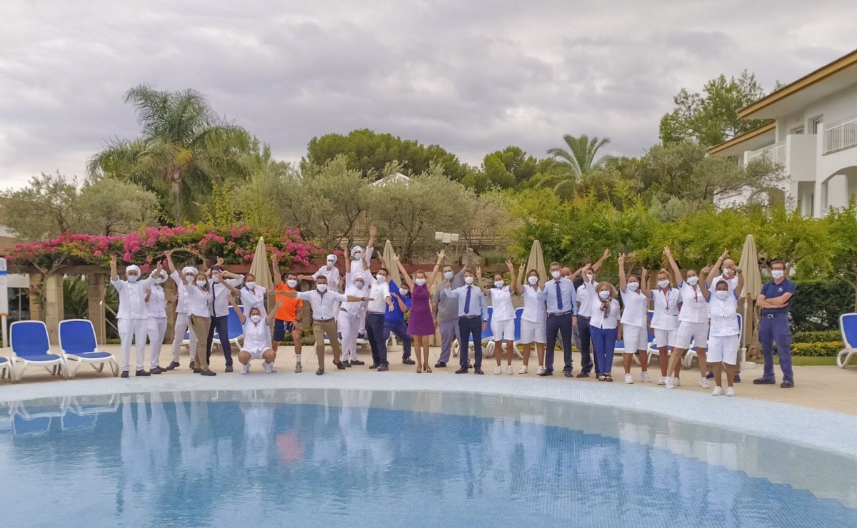 marhotels's tweet photo. At #MarHotels Playa Mar & Spa we reopen the doors to welcome our guests again.
We will be delighted to have you with us during your #vacations2020.
.
https://t.co/wnWrkLbZA9
#Mallorca #Pollensa #PuertodePollensa #holidays #thinkingofholidays #welcomeback https://t.co/jJY6WXlsRN