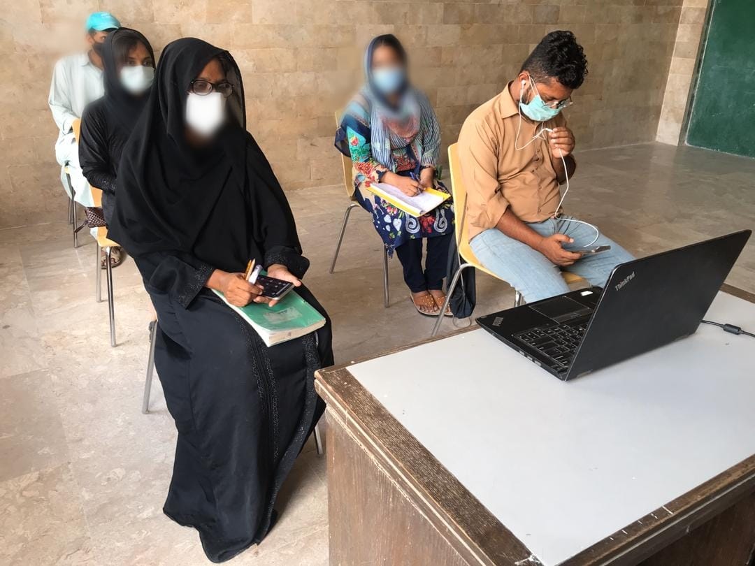 UNCTADYouth's tweet photo. Digitalization presents itself as a tool to overcome #COVID19 and accelerate healthcare access.
As part of their Right to Technology project, Youth Action Hub Pakistan with @SehatKahani train Idara Al Khair teachers in #telehealth services to advance digital access in rural areas https://t.co/fY0Z0tfyPn