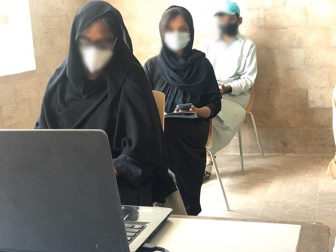 UNCTADYouth's tweet photo. Digitalization presents itself as a tool to overcome #COVID19 and accelerate healthcare access.
As part of their Right to Technology project, Youth Action Hub Pakistan with @SehatKahani train Idara Al Khair teachers in #telehealth services to advance digital access in rural areas https://t.co/fY0Z0tfyPn