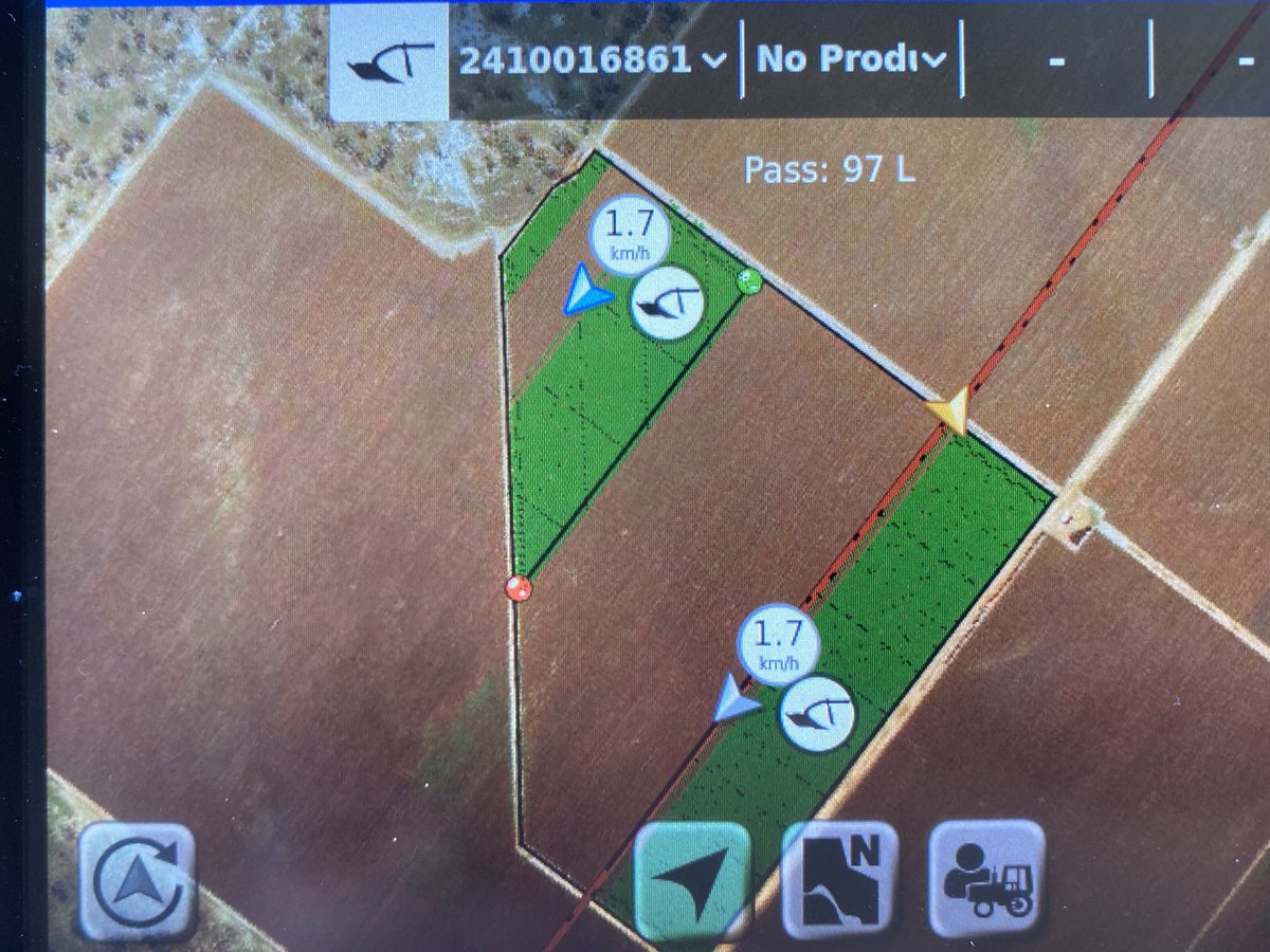 tonk_elec's tweet photo. Up in Mildura today setup Braud Vineyard Harvester with @AgLeaderTech RTK autosteer,
#InCommand800 display with #DisplayCast &amp; #AgFiniti .
While setting up display we logged in to see how the 5 Pruner machines are going.
@agleaderAP https://t.co/t2WO8GR9SD