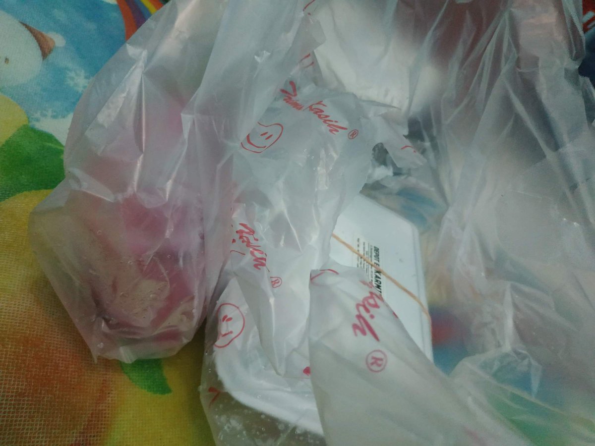 deburbiru's tweet photo. Terima kasih @GrabID karena layanan #grabfood kalian, keuwuan ini bisa terjadi, meskipun istri berpuluh2 kilometer jauhnya, tapi perhatian dan sayangnya bisa sampai dalam sekejap. https://t.co/8mdHKoXeca