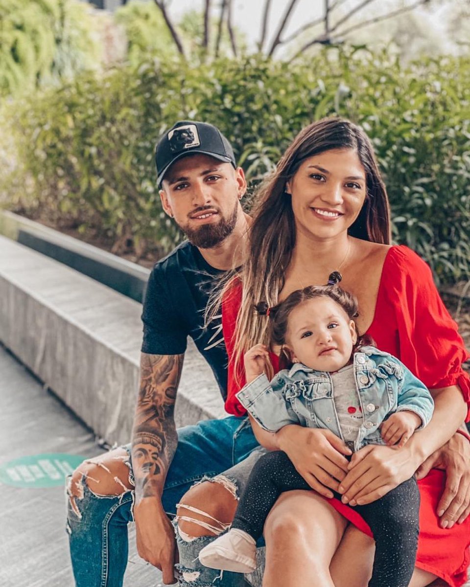 jeraldino20's tweet photo. Feliz cumpleaños amor mío @cass_shr_ 🎉🧸🎊🎈🎉🧸🎊🎈 te amo mucho 😍❤️ gracias por darme esta hermosa familia 😍❤️ https://t.co/8vp2gw9veE
