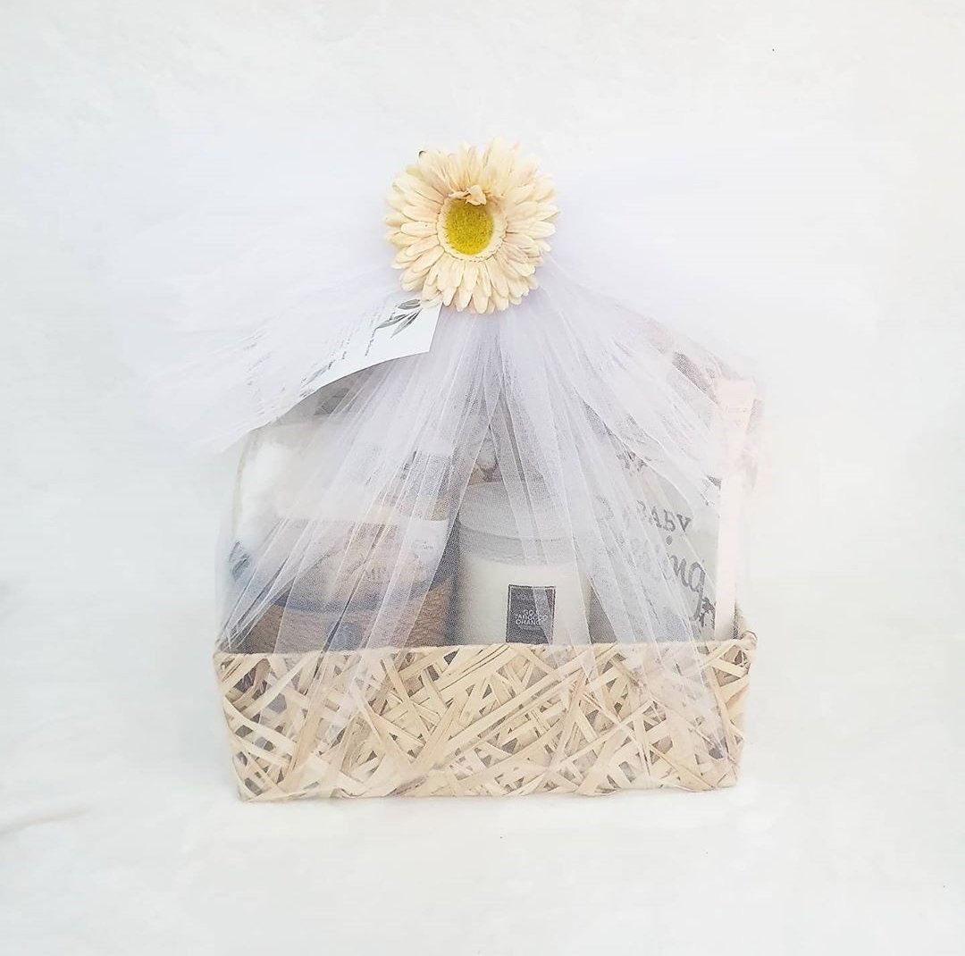 IskraAlexis's tweet photo. We delivered this to a beautiful new mum and her gorgeous baby because it was truly love at first sight.
Our God is a good good God.
The beautiful basket is from @cajadamour.
#IskraAlexis
#GiftsInAbuja
#GiftsInLagos
#GiftDesign
#GiftWrapService
#Abuja
#Lagos https://t.co/aaKECtplaz
