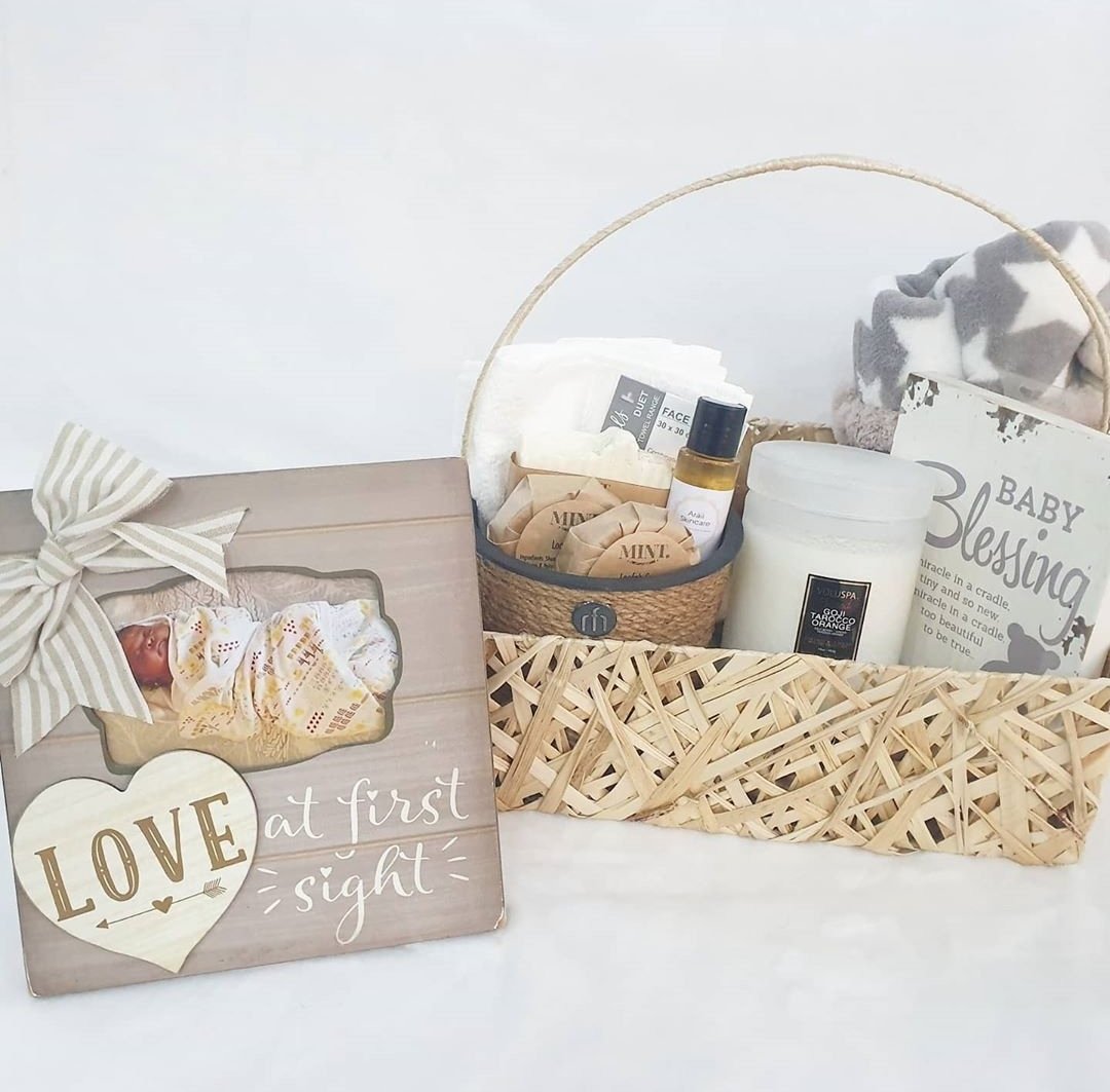 IskraAlexis's tweet photo. We delivered this to a beautiful new mum and her gorgeous baby because it was truly love at first sight.
Our God is a good good God.
The beautiful basket is from @cajadamour.
#IskraAlexis
#GiftsInAbuja
#GiftsInLagos
#GiftDesign
#GiftWrapService
#Abuja
#Lagos https://t.co/aaKECtplaz
