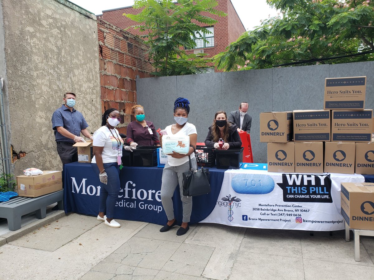 MontefioreNYC's tweet photo. Thank you to @SenatorBiaggi &amp; Yohuda Shmidman, CEO &amp; Chairman of WHP (owner of @JosephAbboud) for supporting our local communities &amp; #HealthcareHeroes! 225 boxed meals donated to Montefiore’s #ProjectBRAVO #FoodPantry &amp; 275 boxed meals donated to associates! #ThankYouThursday https://t.co/mgdfdLtJ6Y