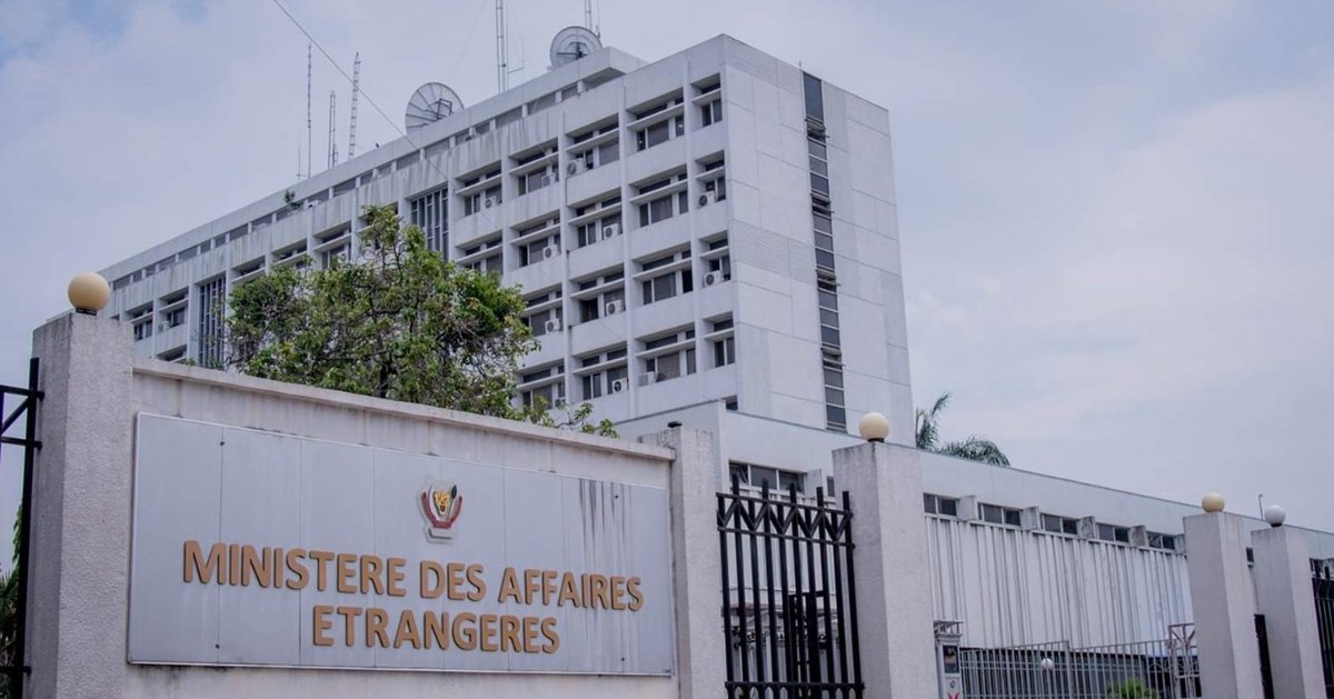 Ministère des Affaires Etrangères de la RDC (@rdc_minaffet) on Twitter photo Reprise de l'opération de délivrance des passeports ordinaires.
Cette première phase concerne d'abord les requérants ayant eu leurs formulaires avant le 11 juin.
<a href="/Presidence_RDC/">Présidence RDC 🇨🇩</a> Reprise de l'opération de délivrance des passeports ordinaires.
Cette première phase concerne d'abord les requérants ayant eu leurs formulaires avant le 11 juin.
<a href="/Presidence_RDC/">Présidence RDC 🇨🇩</a>