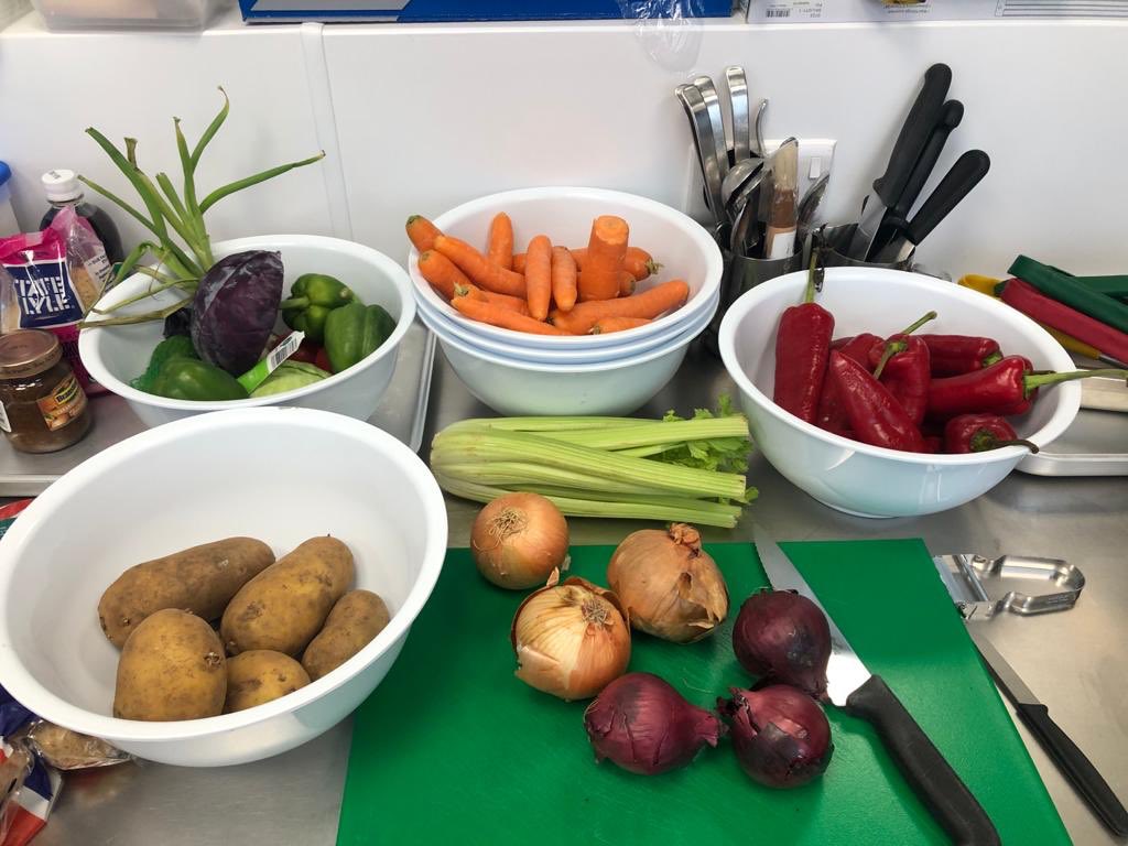 HideOut_YZ's tweet photo. Plenty of meals prepared at HideOut today in support of @eatwellmcr 🐝 all these tasty meals will be delivered to those in need across #Manchester 👏🏼 #youthwork #charity #volunteers https://t.co/N6GqLrQ016