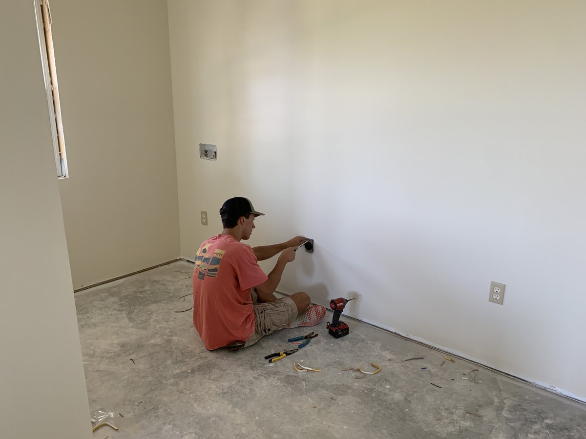 delta_d_b's tweet photo. @MDCC's Electrical Tech Program instructor David Grant &amp; his students have lit up a number of #deltadb projects over the years. To learn more about hands-on #jobtraining opportunities like Grant's students have gained in #Eastmoor, please visit @ https://t.co/WgUpgpIsyf 👨‍🔧👩‍🔧 https://t.co/ewbvodmEuX