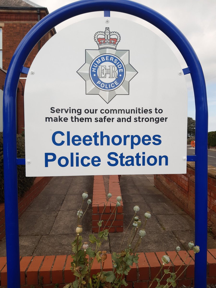 HumberbeatNEL's tweet photo. Cleethorpes NPT have conducted high visibility patrols today and spoken with cycle owners who had left their cycles unattended and unlocked,  please don't make it easy for cycle thieves and always ensure your cycle is securely locked.#lockyourbike #dontmakeiteasyfortheives https://t.co/kbqX6X9WQM